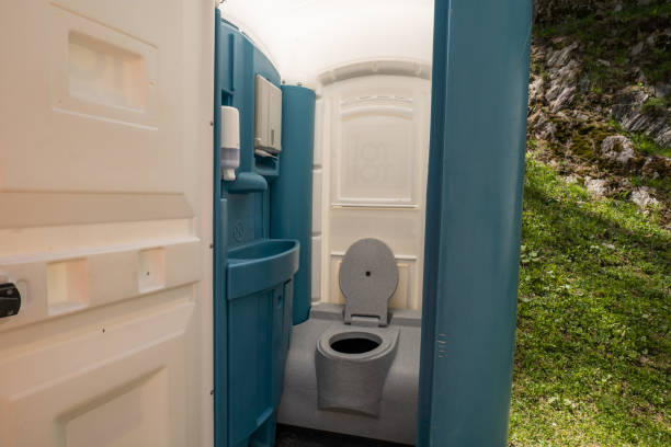 Best Portable bathroom rental  in Elwood, KS