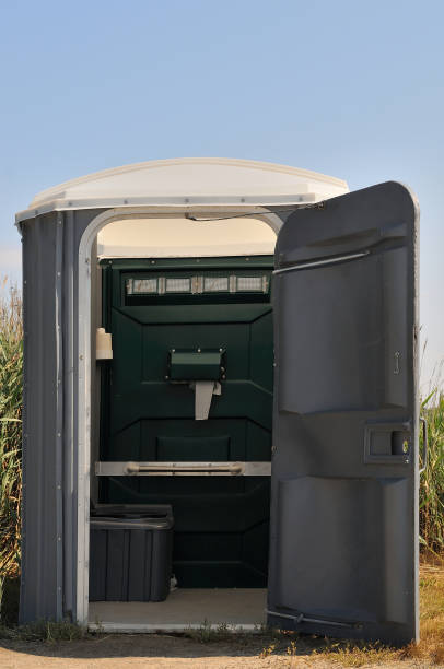 Best Porta potty delivery and setup  in Elwood, KS